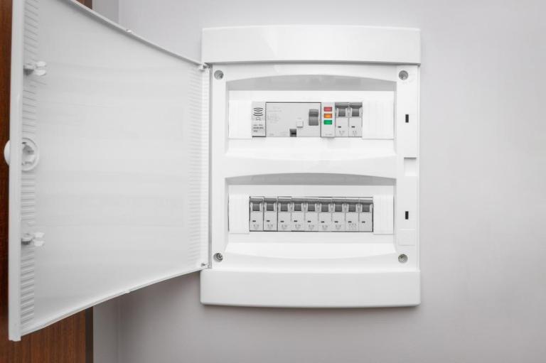 Bien préparer sa rénovation électrique à Neuville-en-Ferrain
